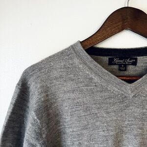 Men’s 100% Merino Wool Gray Sweater Medium Soft V-Neck Pullover